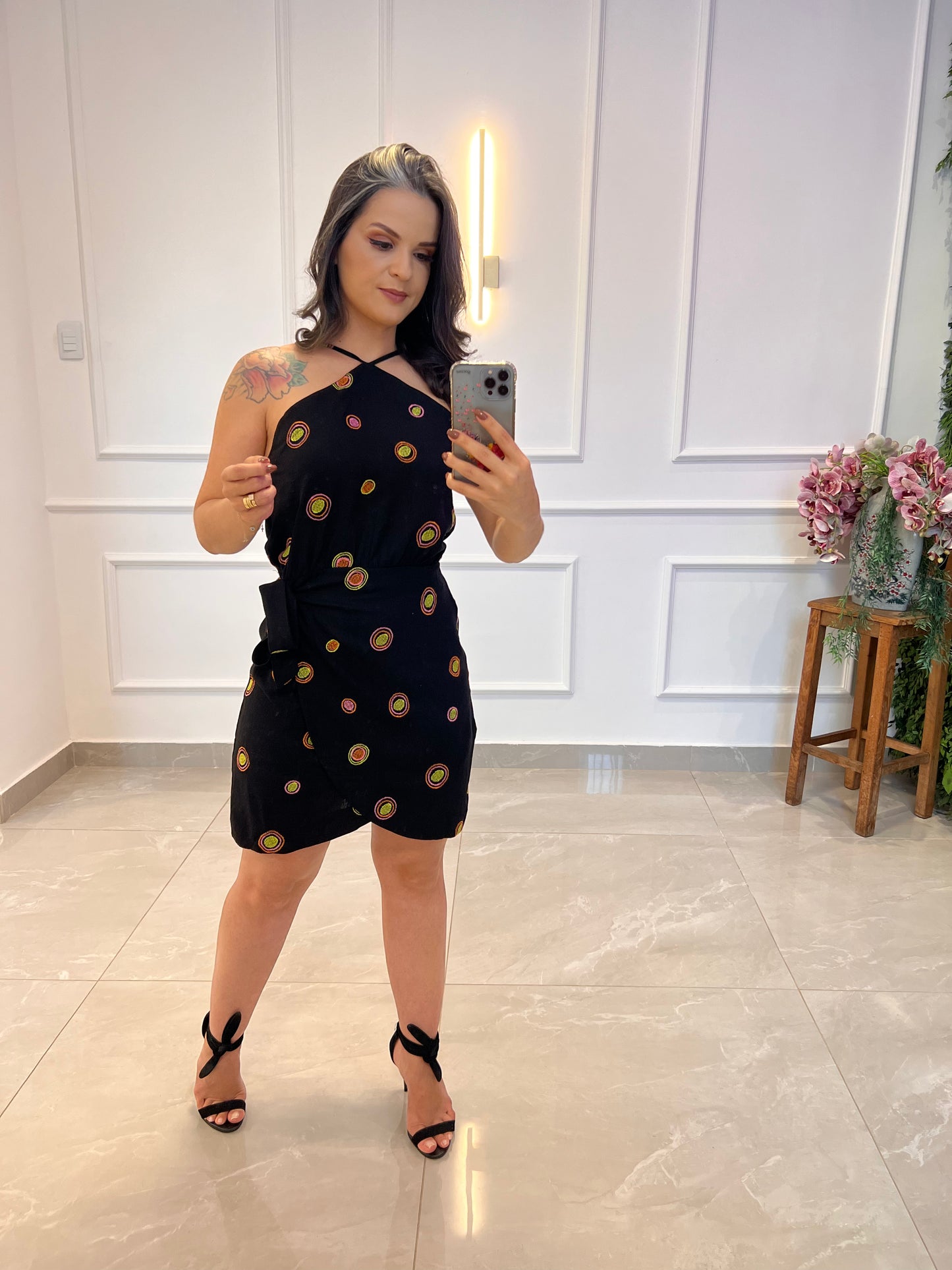 Vestido Curto Bordado - Preto