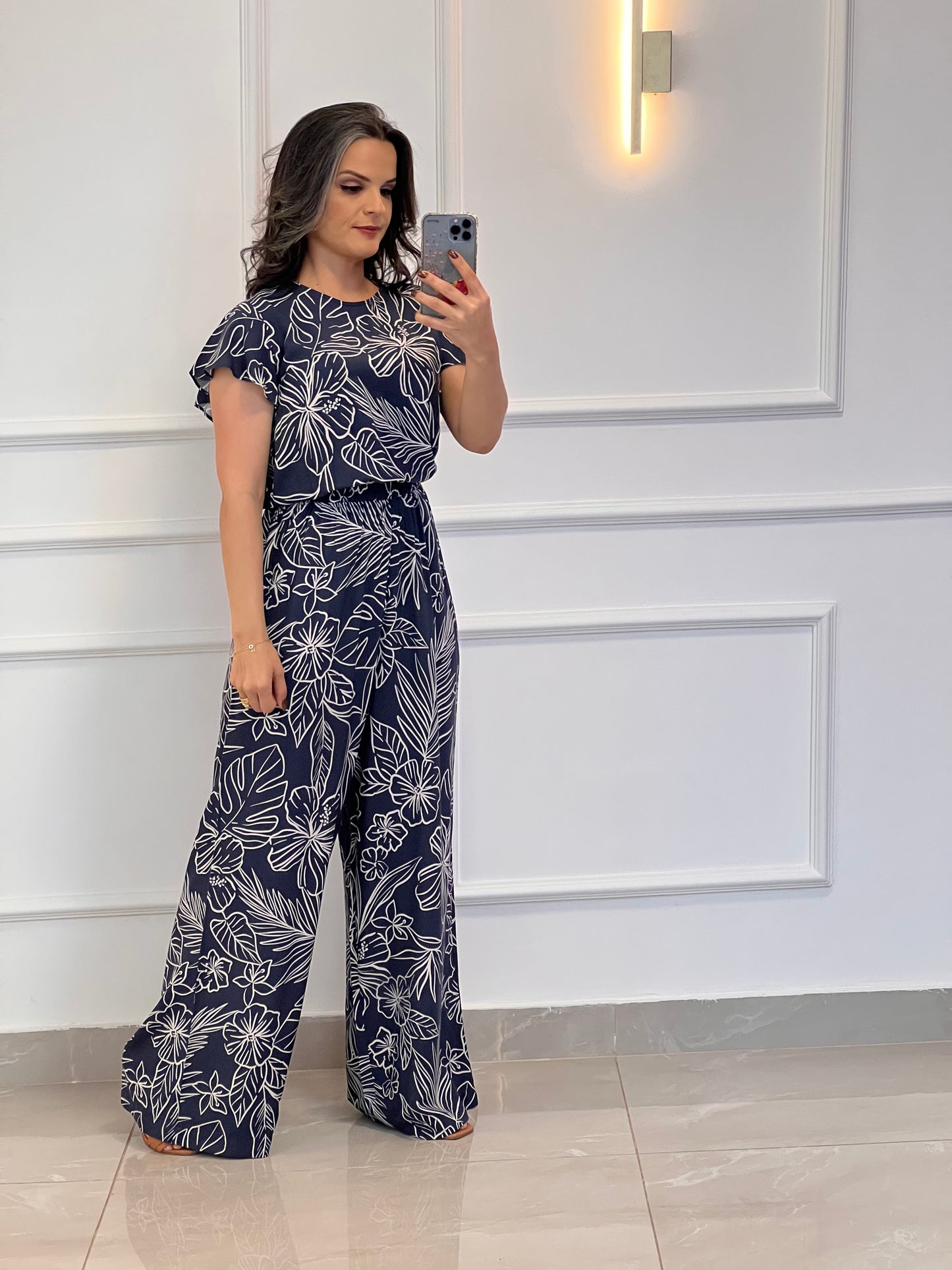 Macacão Pantalona Flores e Folhagens- Estampado Azul