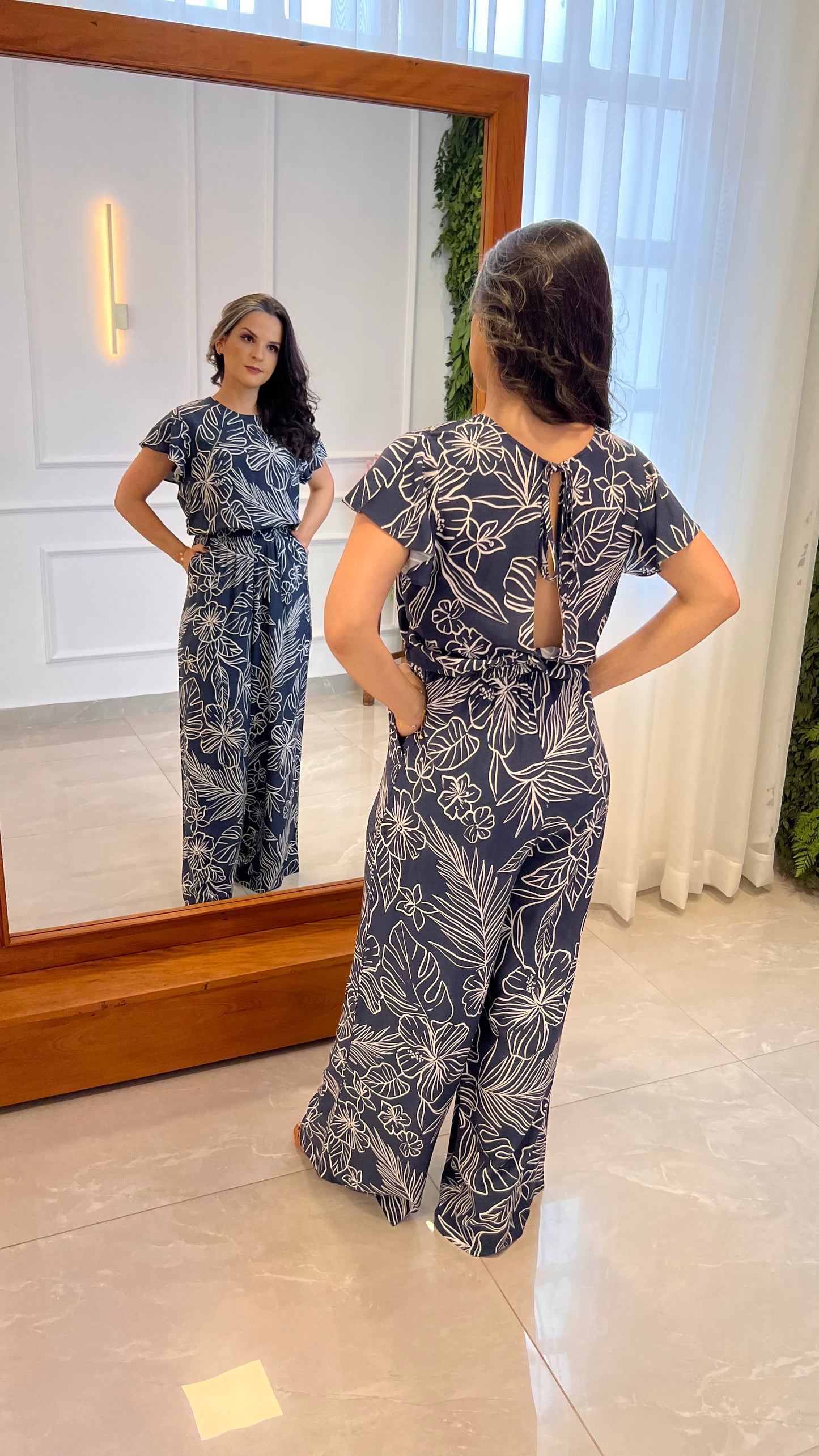 Macacão Pantalona Flores e Folhagens- Estampado Azul