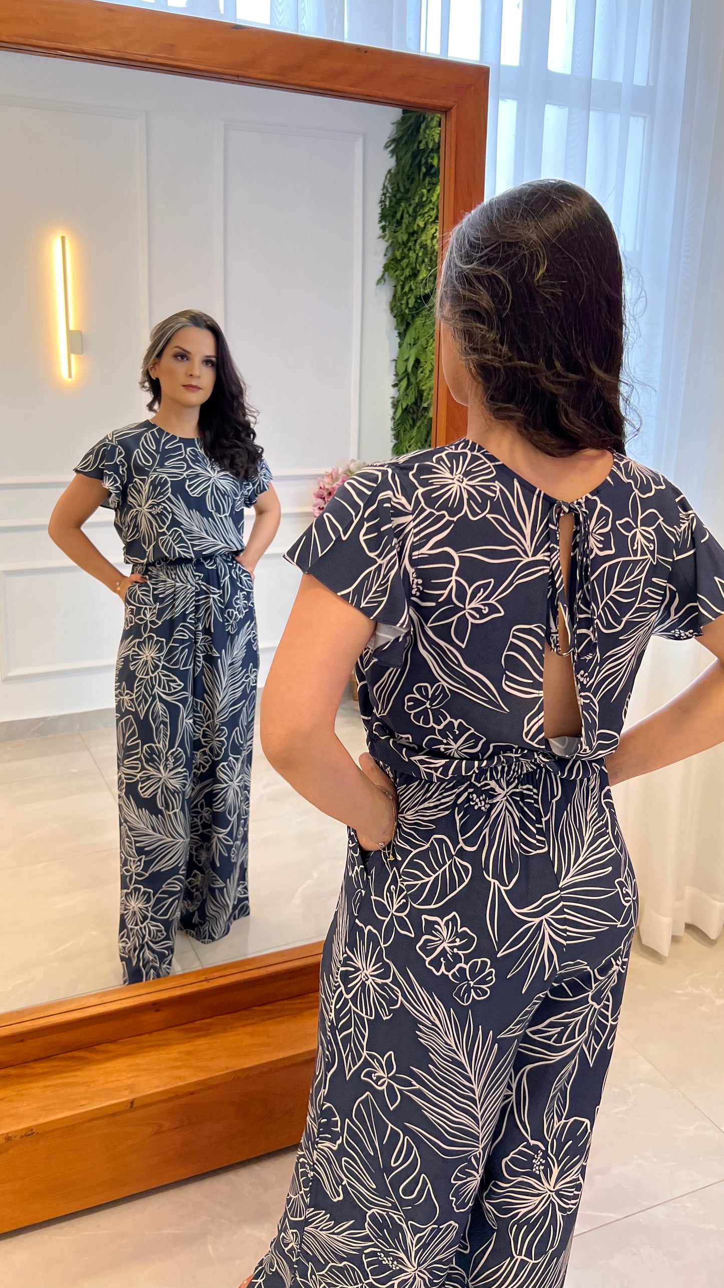 Macacão Pantalona Flores e Folhagens- Estampado Azul