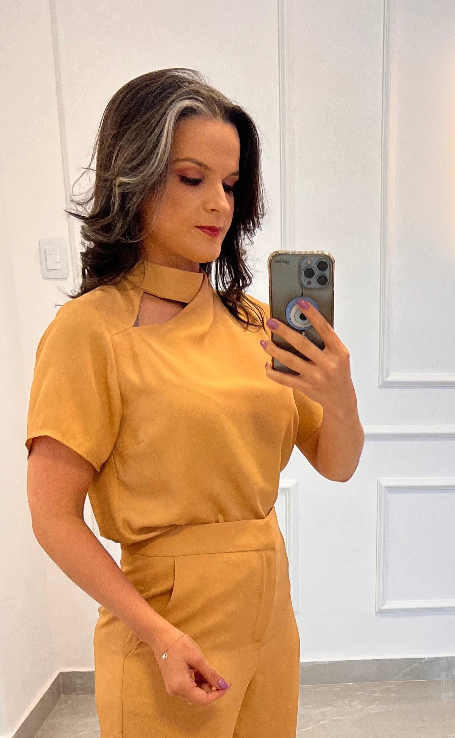 Blusa Crepe Detalhe Gola - Bege