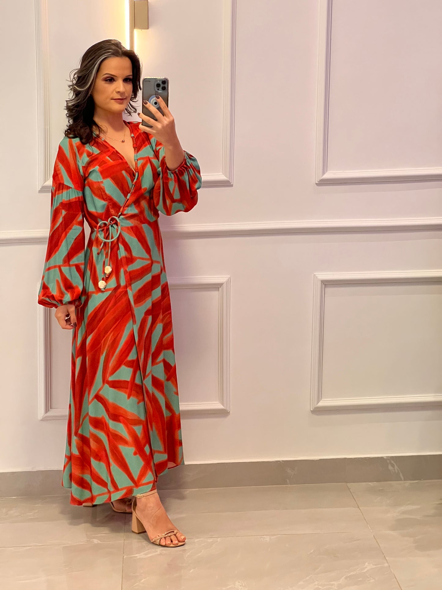 Vestido Longuete Folhagens Ajuste Decote - Estampado Laranja