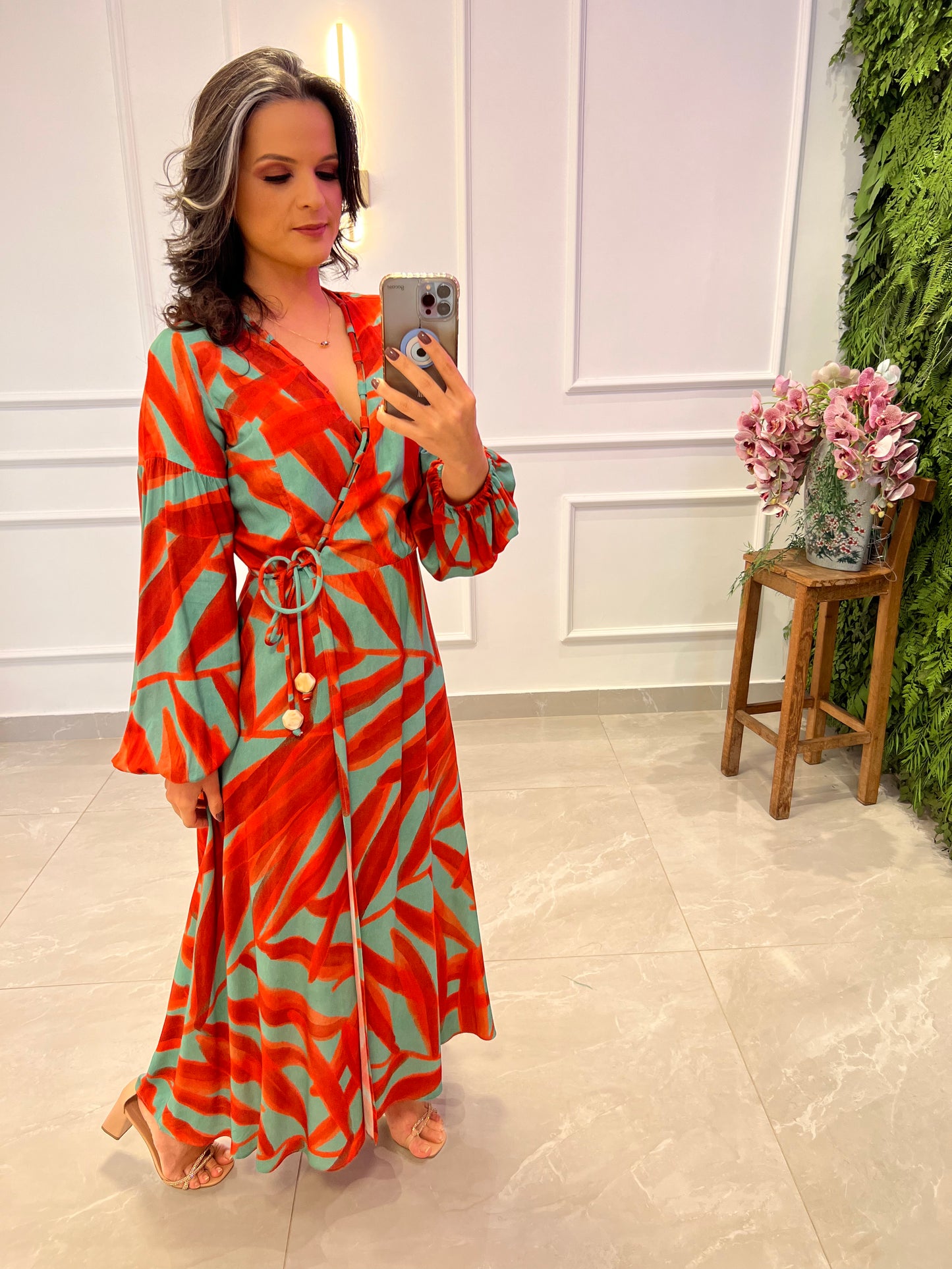 Vestido Longuete Folhagens Ajuste Decote - Estampado Laranja