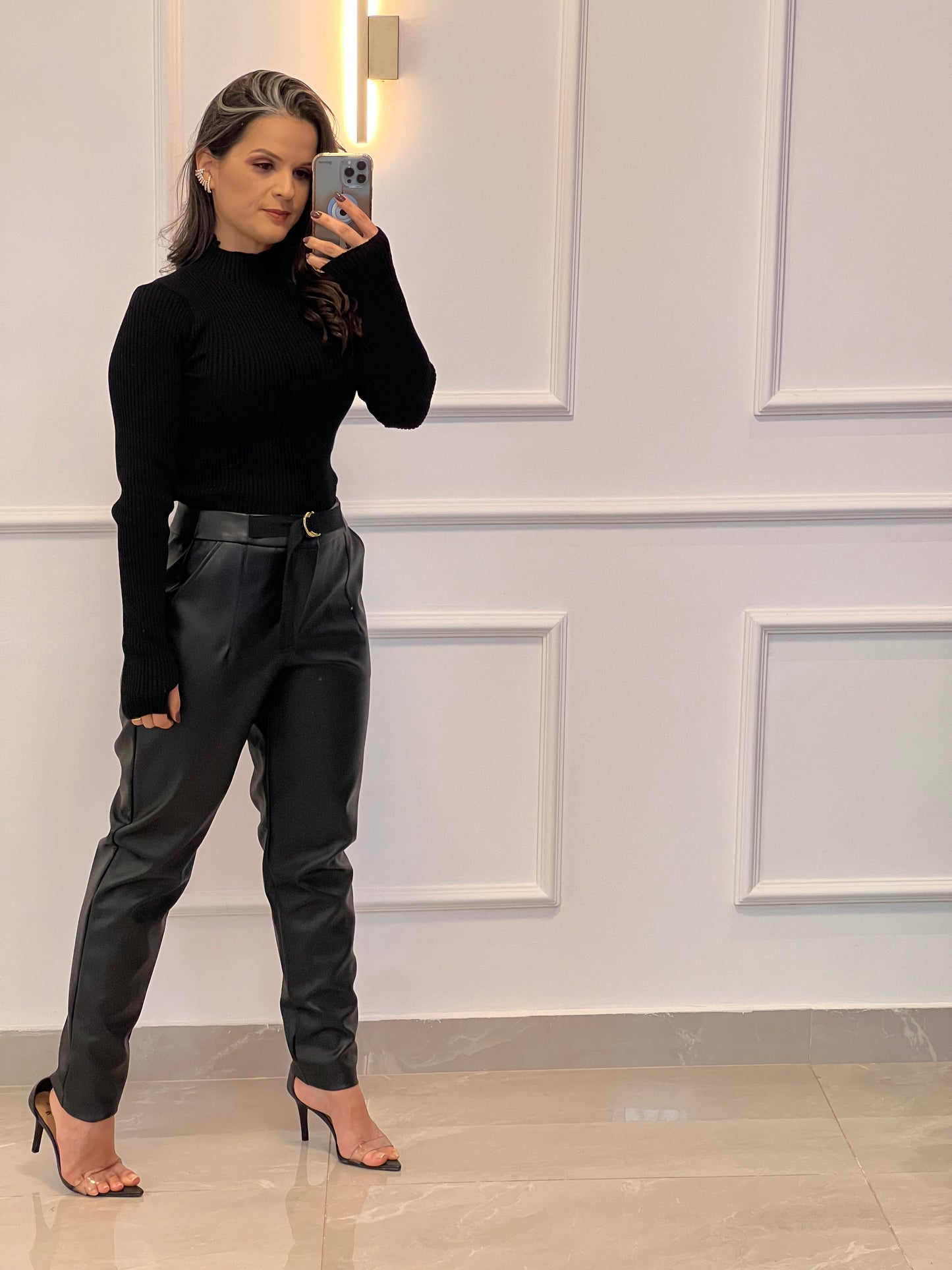 Blusa Tricot Manga Longa Encaixe Dedo - Preto
