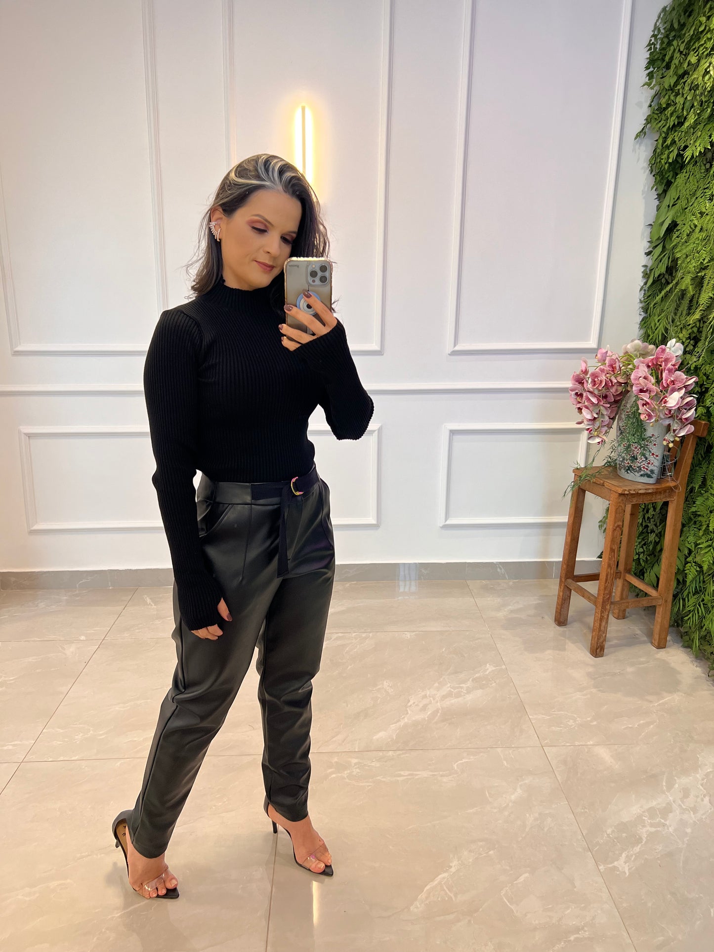 Blusa Tricot Manga Longa Encaixe Dedo - Preto