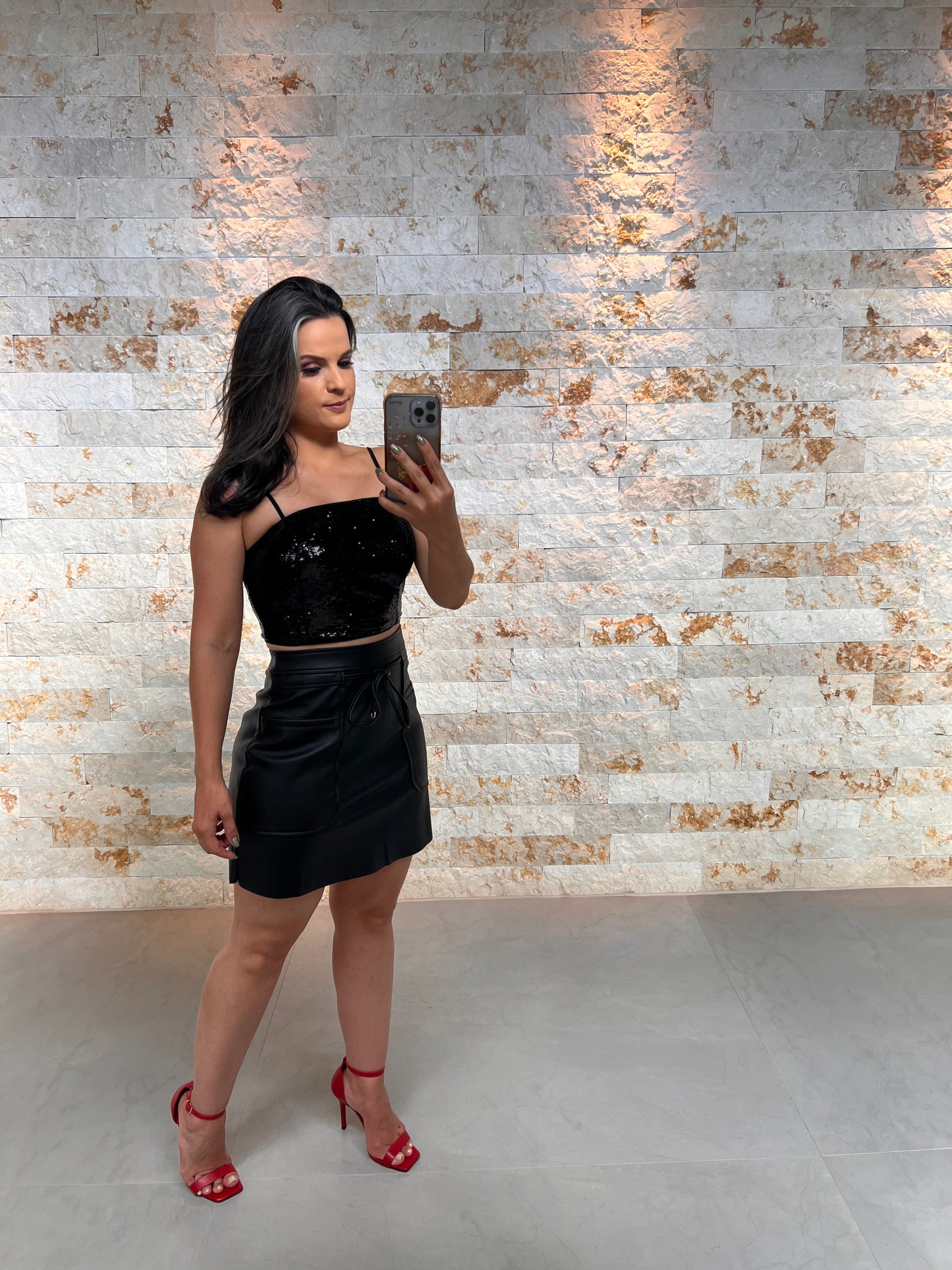 Saia Curta Couro Bolso -Liso Preto 5227