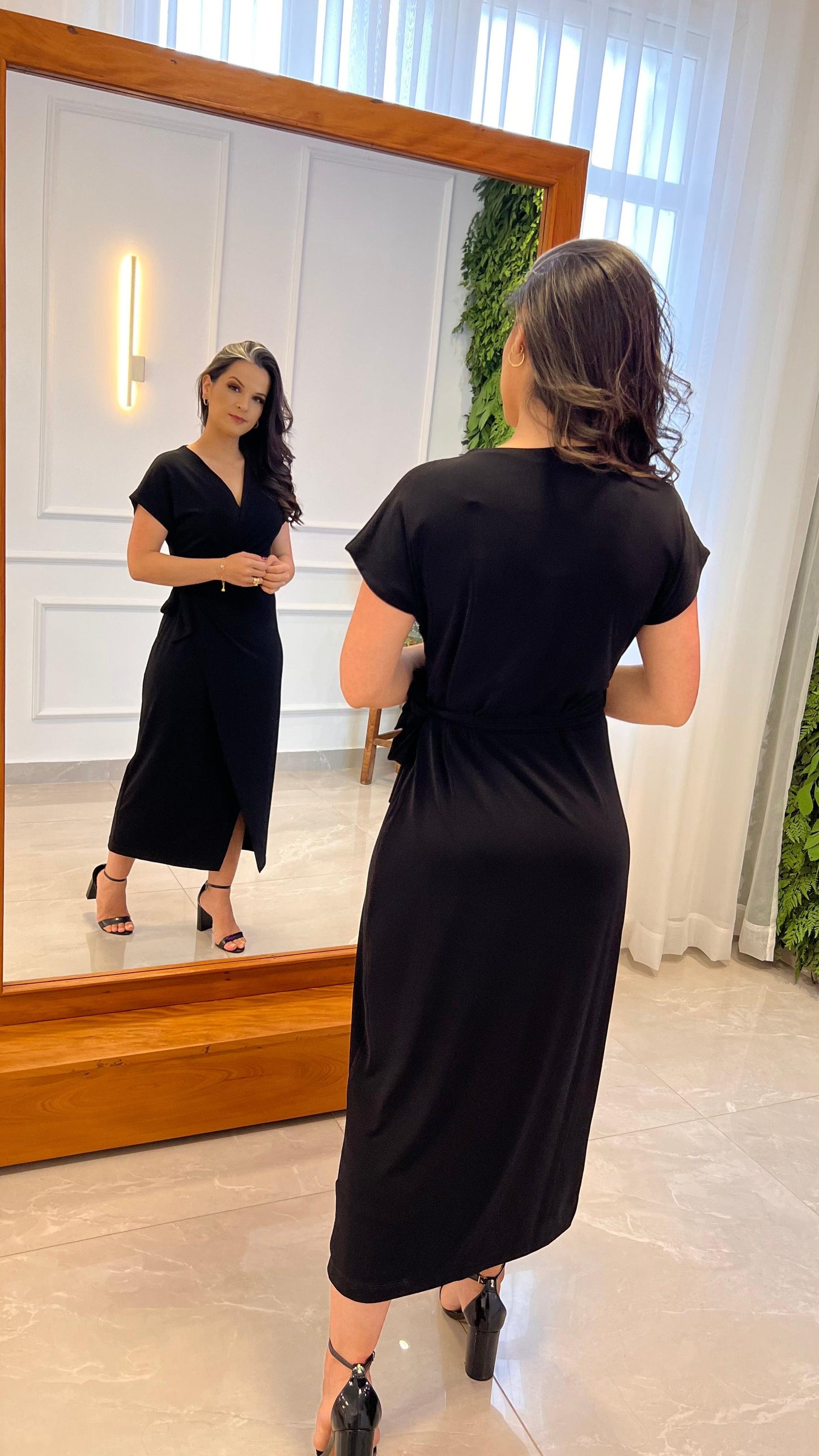 Vestido Midi Envelope Manga Curta Jersey - Preto
