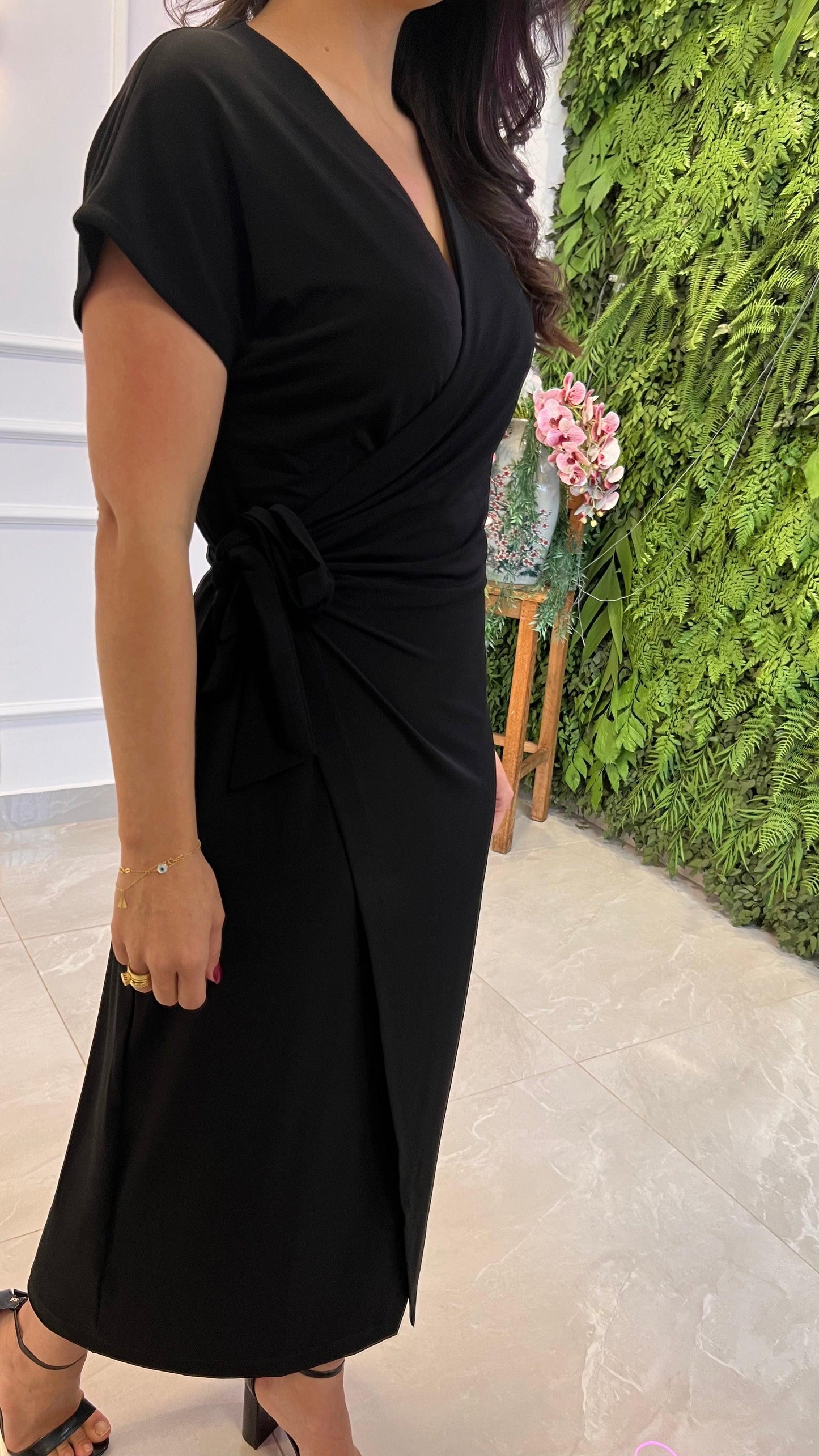 Vestido Midi Envelope Manga Curta Jersey - Preto