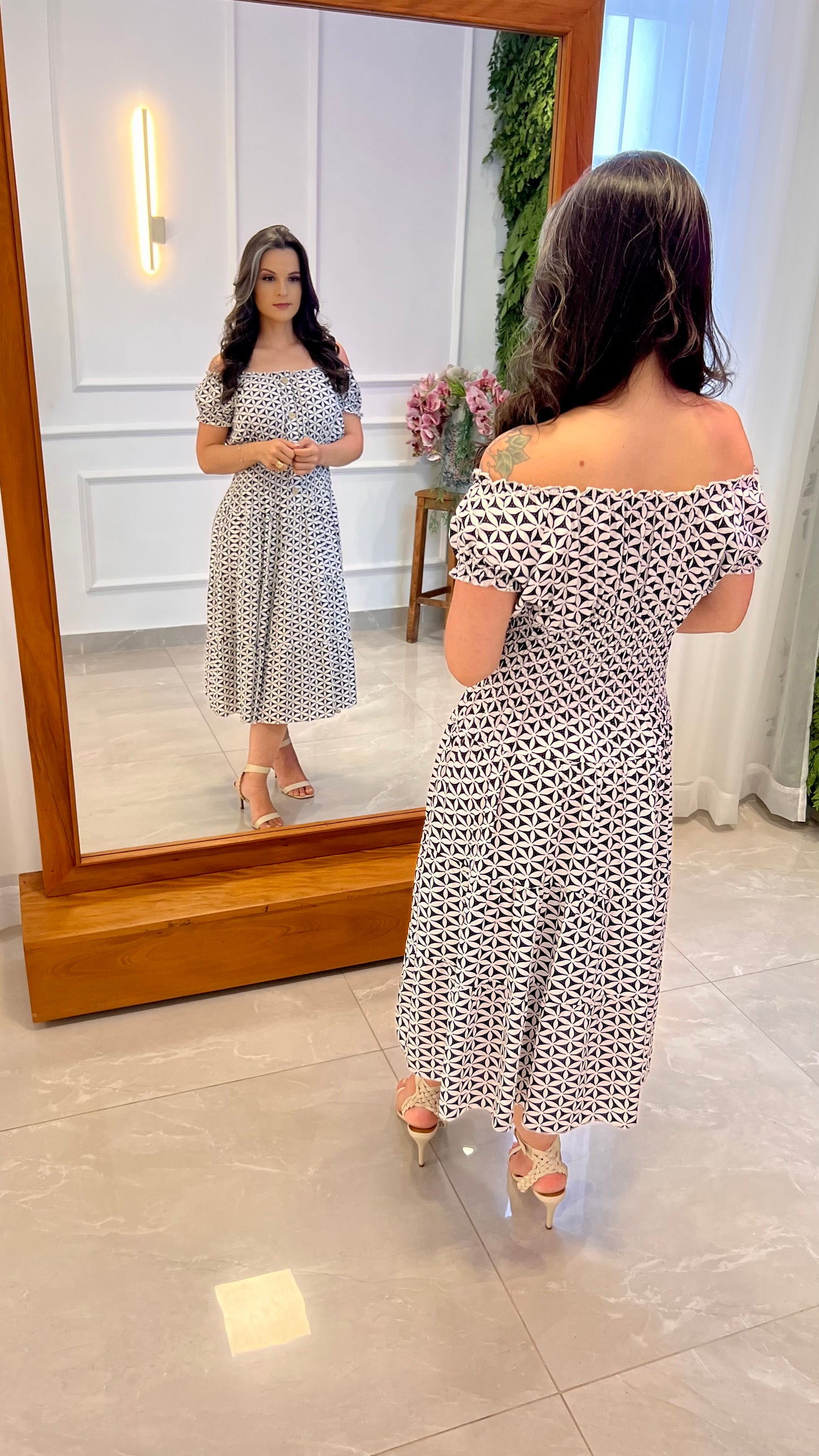 Vestido Midi lastex Cintura Flores - P e B