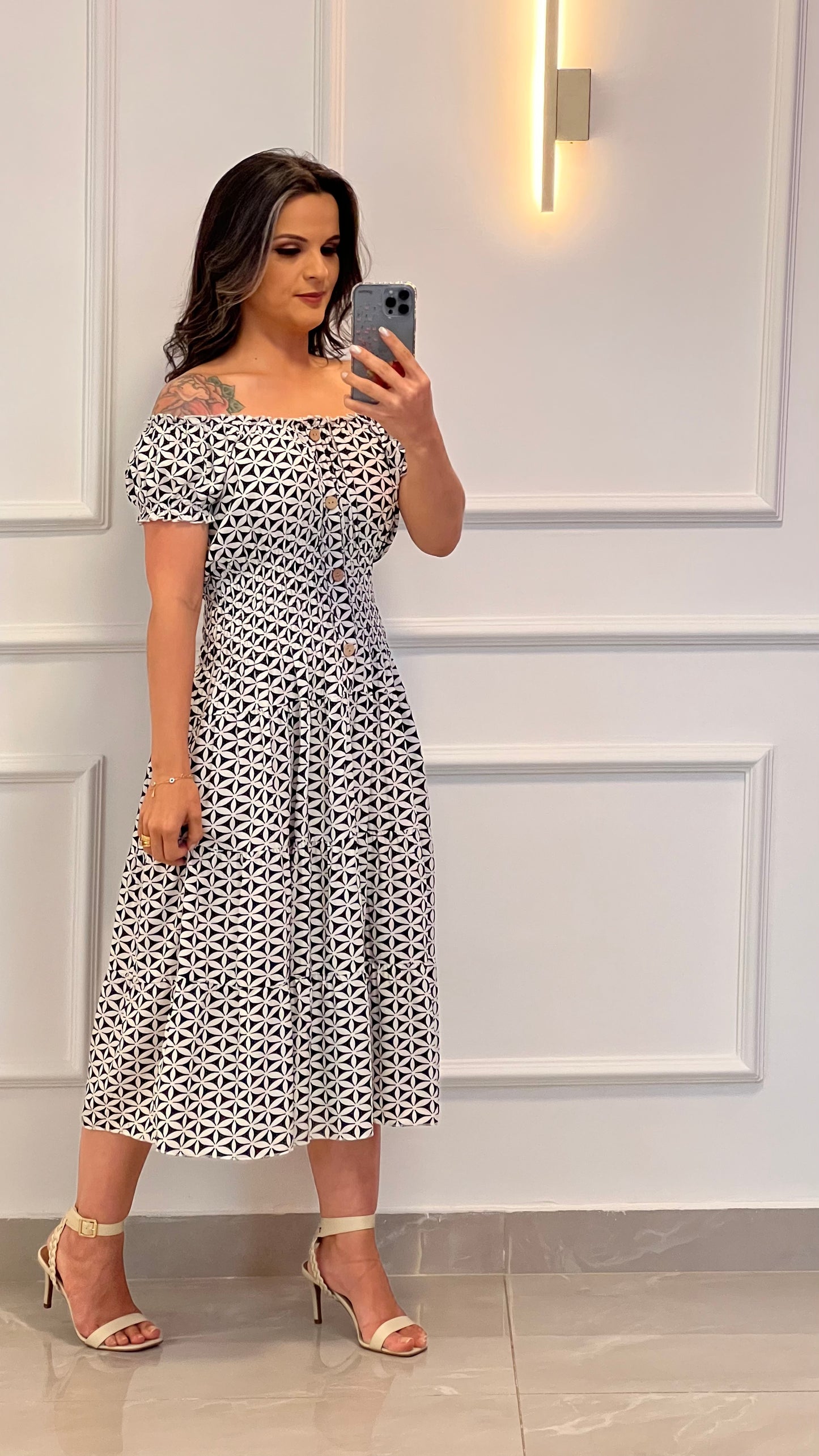 Vestido Midi lastex Cintura Flores - P e B