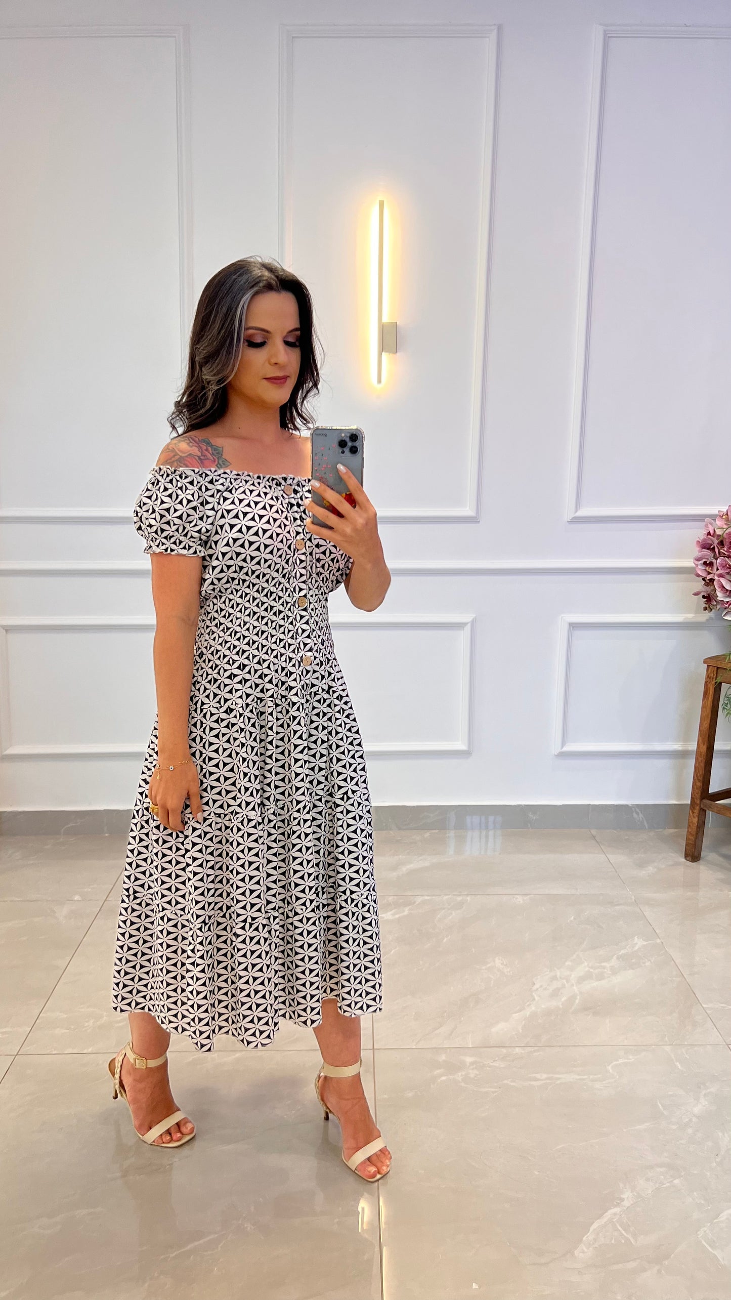 Vestido Midi lastex Cintura Flores - P e B
