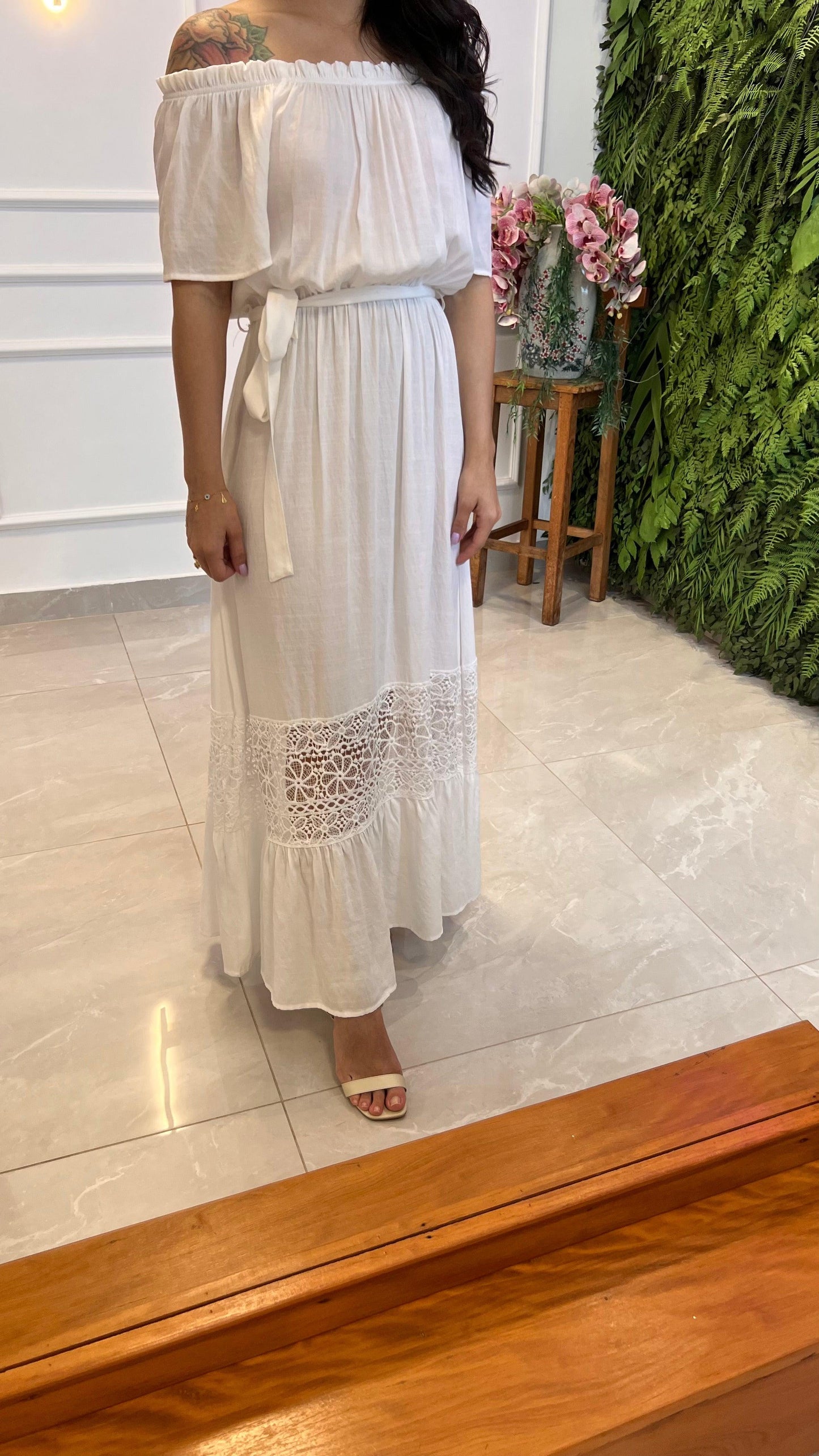 Vestido Longuete Ombro a Ombro Faixa - Branco/Off