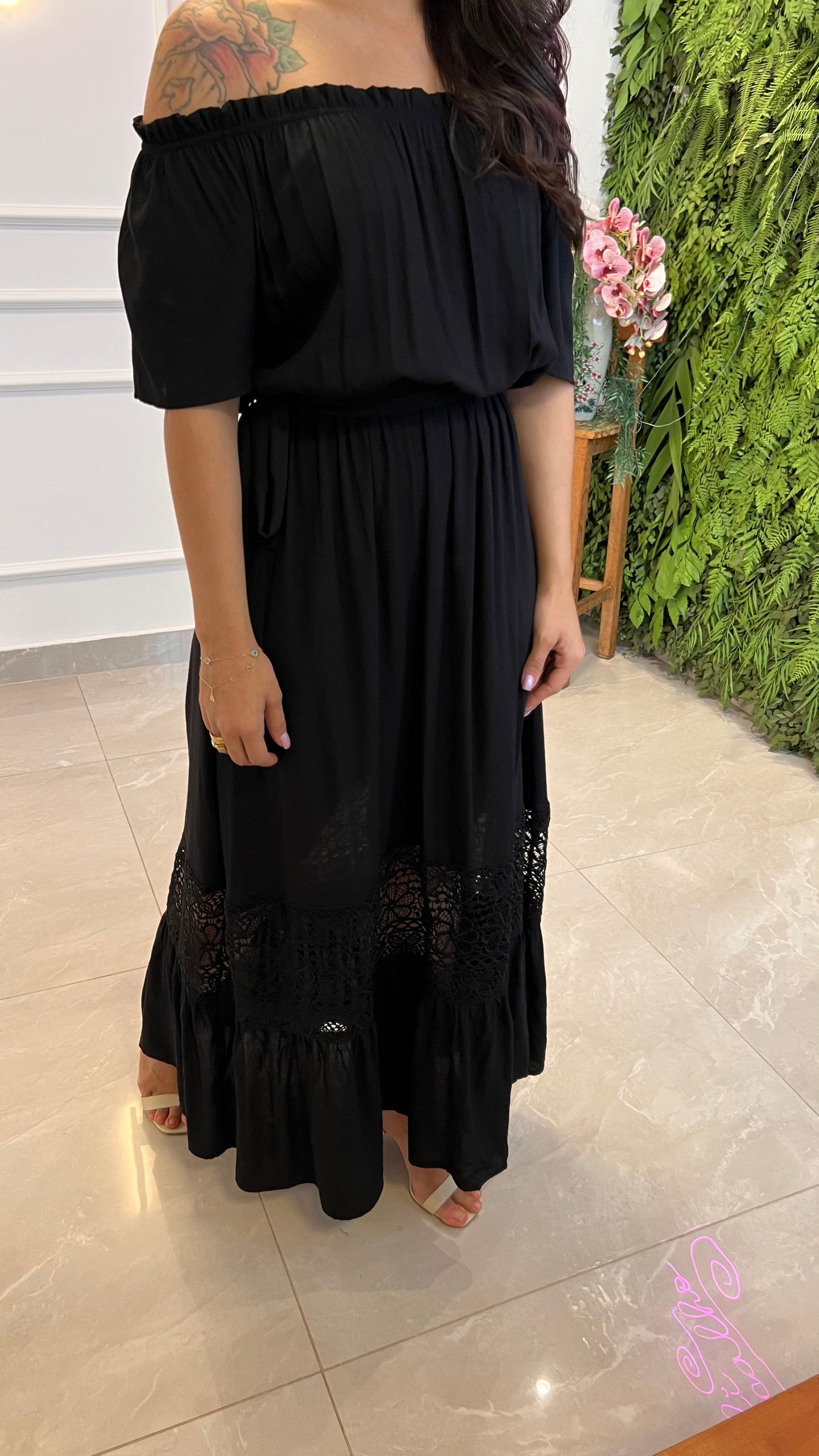 Vestido Longuete Ombro a Ombro Faixa - Preto