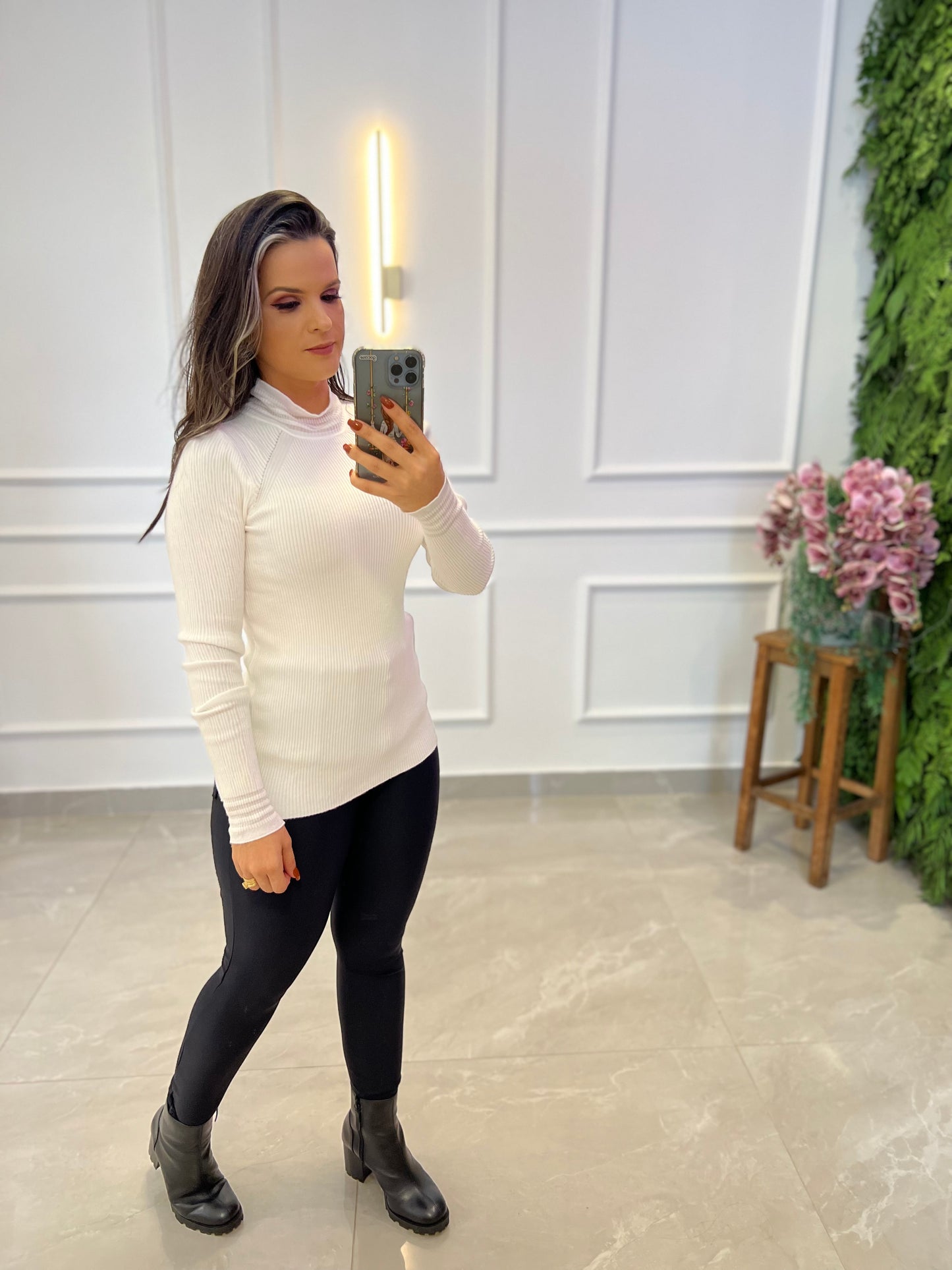 Blusa Canelada Gola Alta Listras Tricot - Branco/ Off