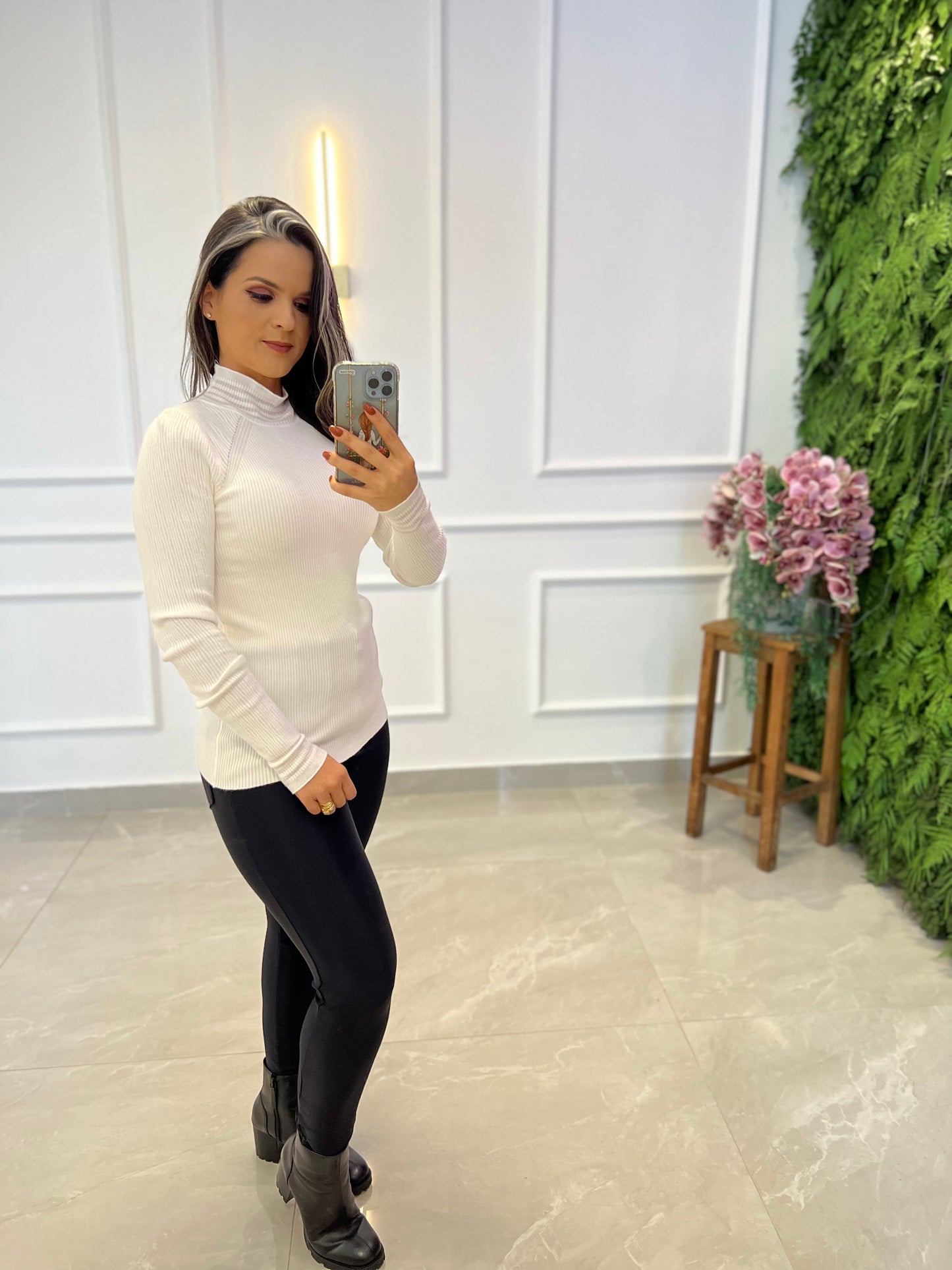 Blusa Canelada Gola Alta Listras Tricot - Branco/ Off