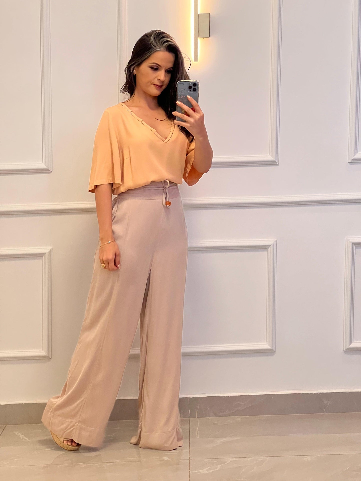 Blusa Manga Detalhe Gola V - Liso Bege 4804