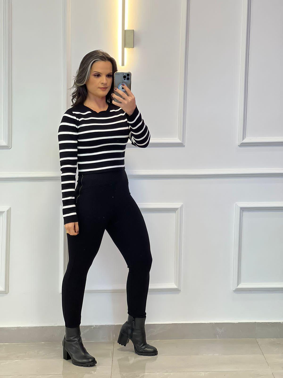 Blusa Tricot Gola U Listras - Preto e Branco