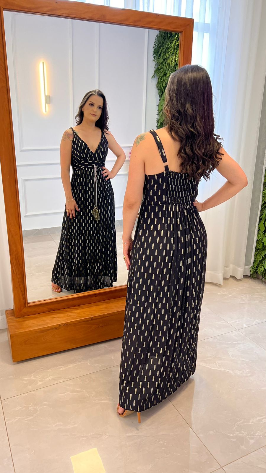 Vestido Longo Desirre Decote V PomPom - Preto