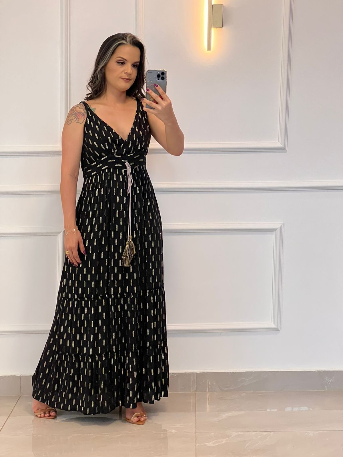 Vestido Longo Desirre Decote V PomPom - Preto