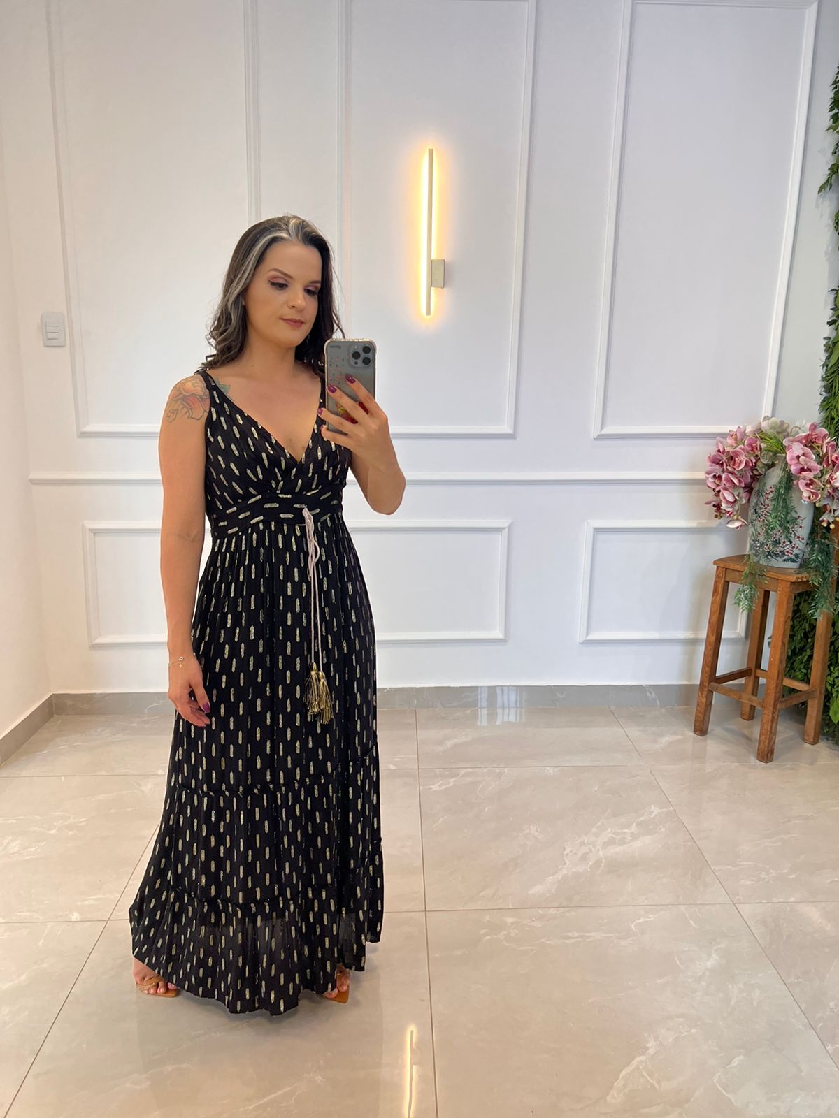 Vestido Longo Desirre Decote V PomPom - Preto