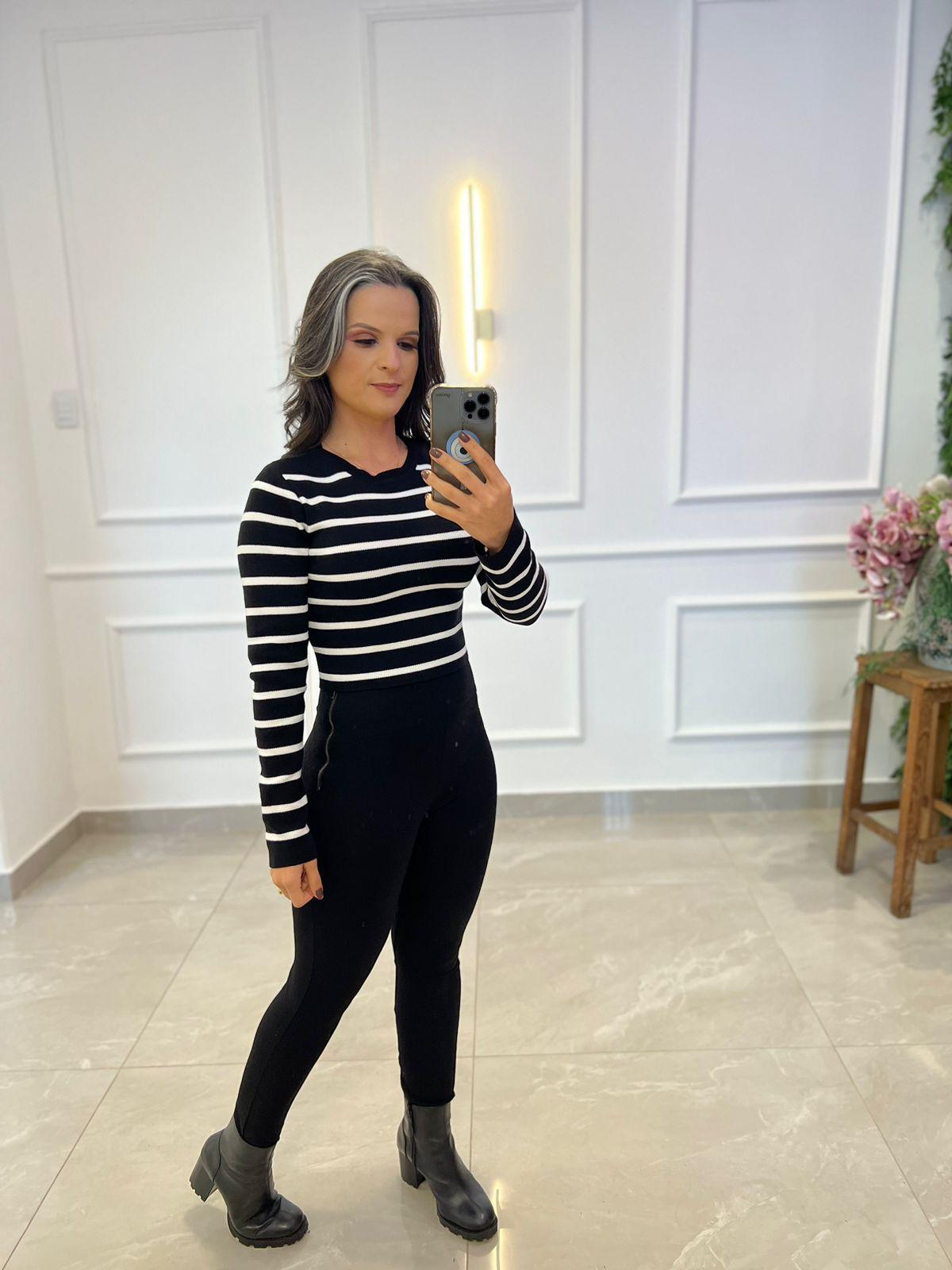 Blusa Tricot Gola U Listras - Preto e Branco