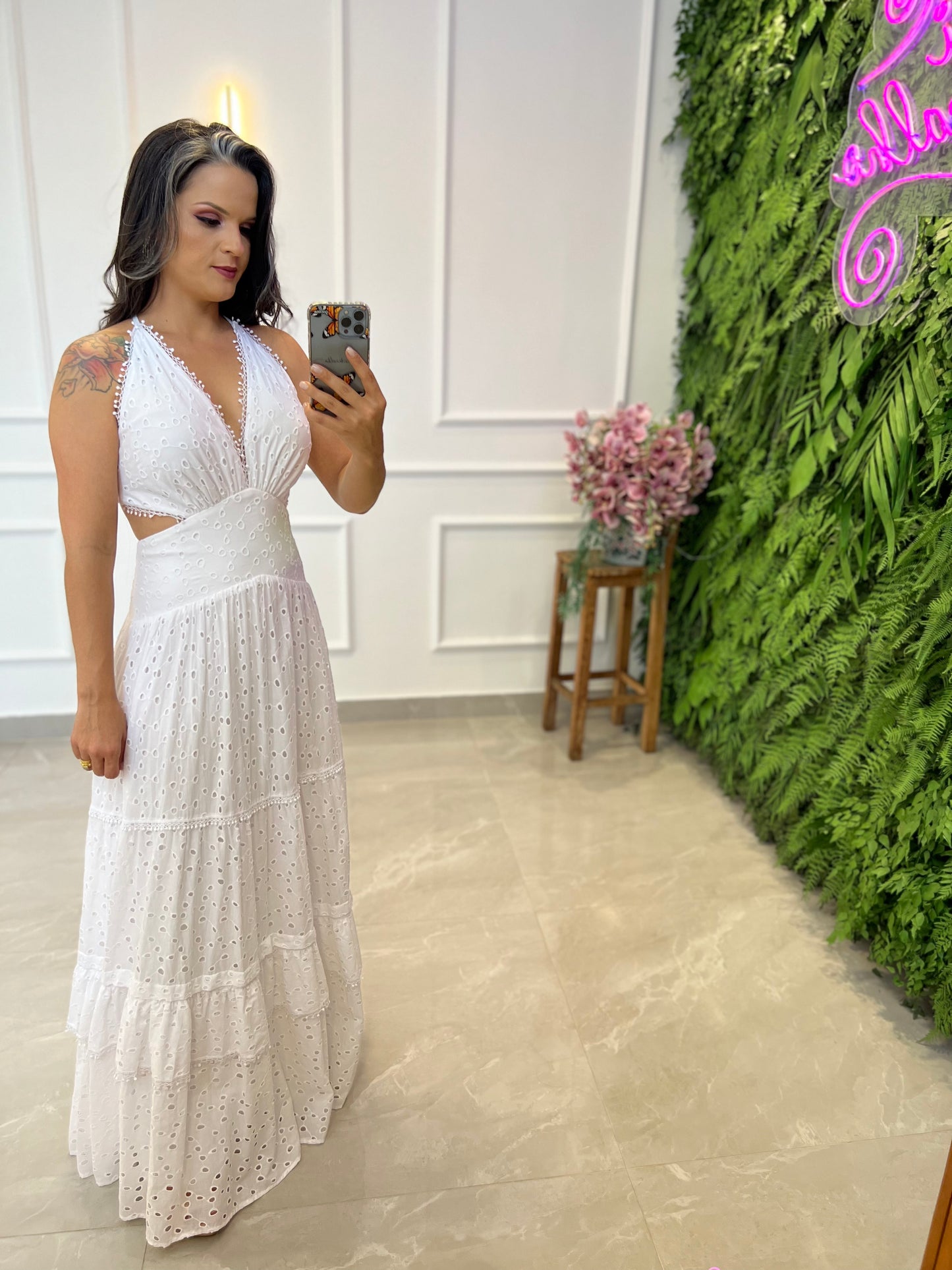 Long Laise Dress Leaked at the Waist - White